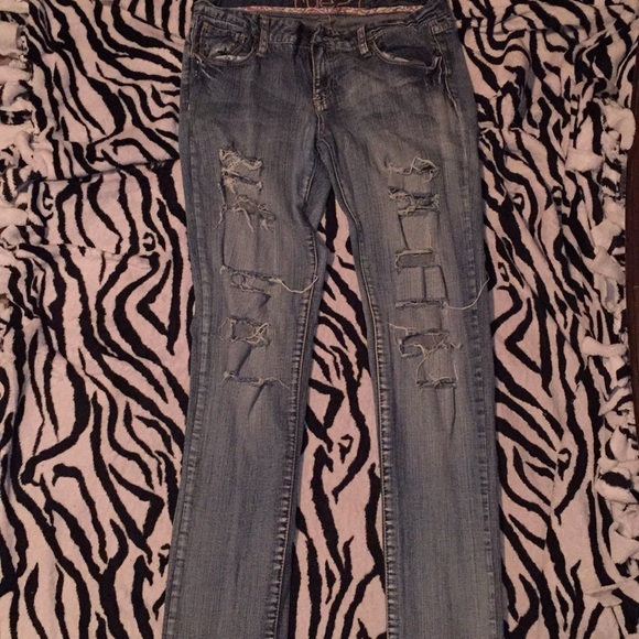 Jeans 💁🏾♀️ - Picture 2 of 2